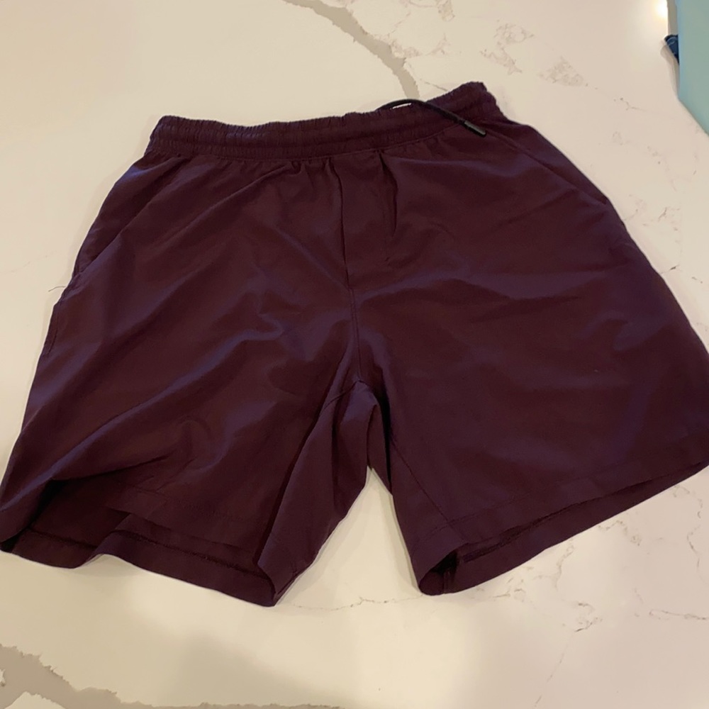 Lululemon Men’s Shorts 7’ No Liner. Size Small